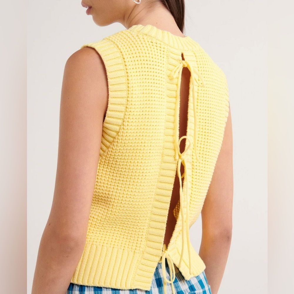 Sunday by Steele Sweater Vest Top size Small